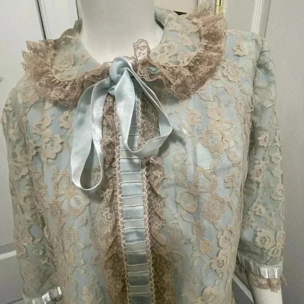 Two pieces of nightgown long and short coat with stunning design - Picture 3 of 16